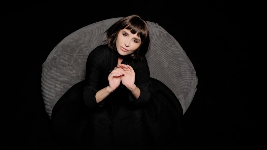 Ирина Флорин запя с Носталгия за загубеното щастие през пандемията (ВИДЕО)