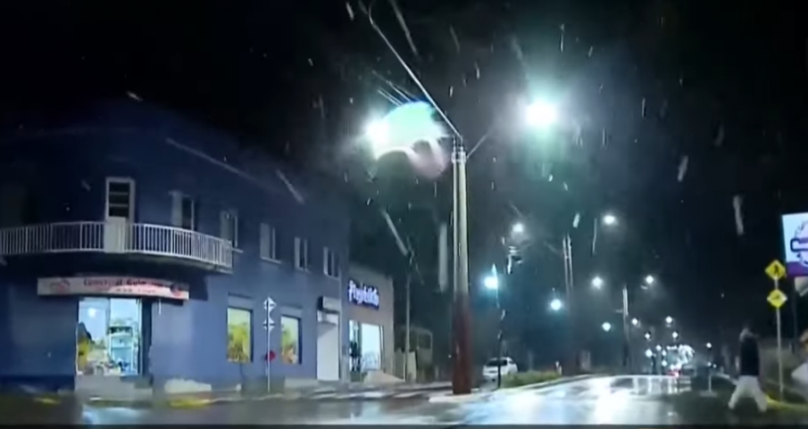 Бразилия зъзне в неочаквана студена вълна (ВИДЕО)