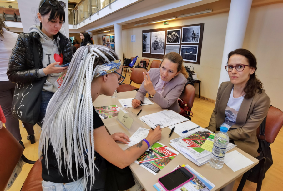 От днес: Украинските бежанци, работещи в България, ще получават минимална заплата плюс 356 лв. за наем, интернет и режийни