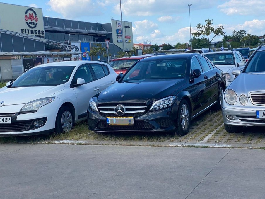 Врачанинът Гошо Циклопа подлуди рент-а-карите в Бургас, създаде им страшни проблеми