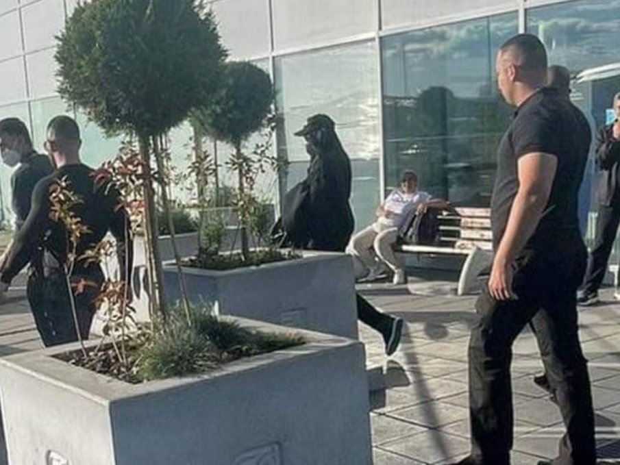 ЗВЕЗДНА ВИЗИТА: Наоми Кембъл изкара 600 бона за няколко часа в София