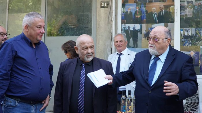 Откриха офис на евродепутата Александър Йорданов във Варна