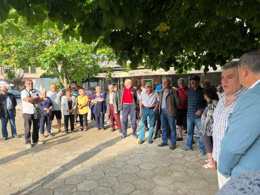 Лесичери на протест срещу водния режим