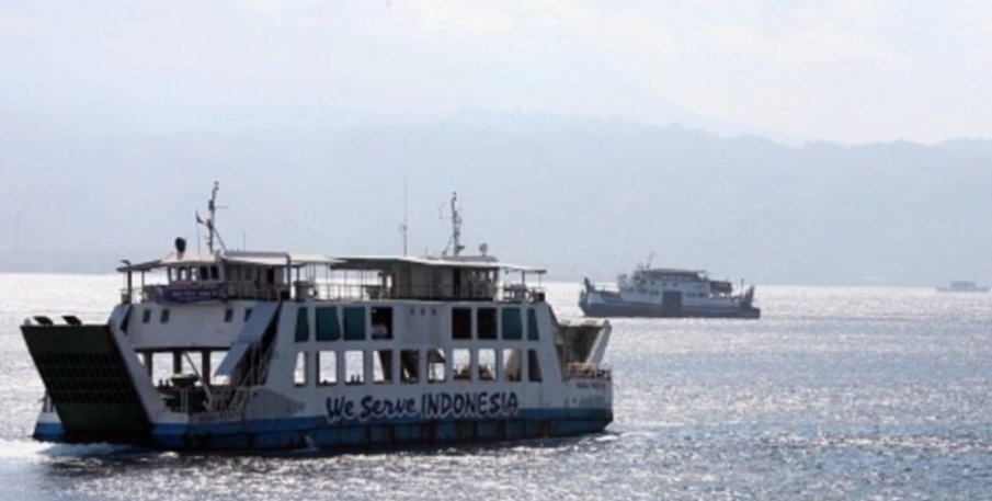 АД В МОРЕТО! Кораб потъна край Индонезия, издирват се 26 души