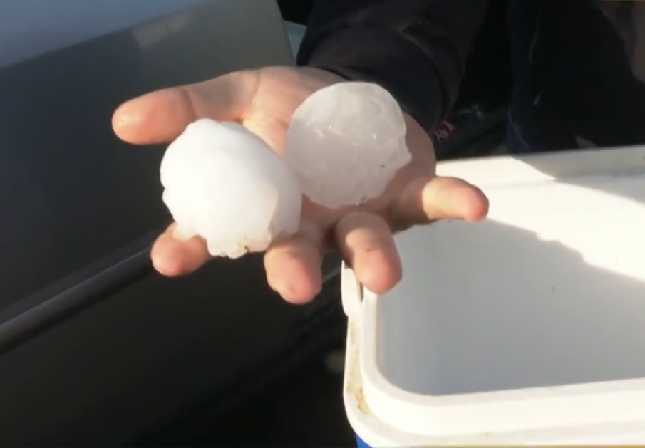 НЕВИЖДАНА ГРАДУШКА В РОДОПИТЕ! Щетите са огромни, има и убити животни