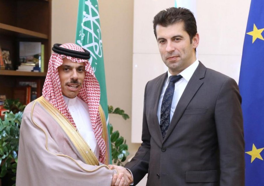 Кирил Петков проведе среща с външния министър на Кралство Саудитска Арабия