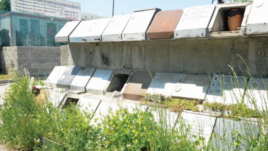 ИЗ СОФИЙСКИТЕ ГРОБИЩА: Цигани въртят бизнес за милиони със смъртта