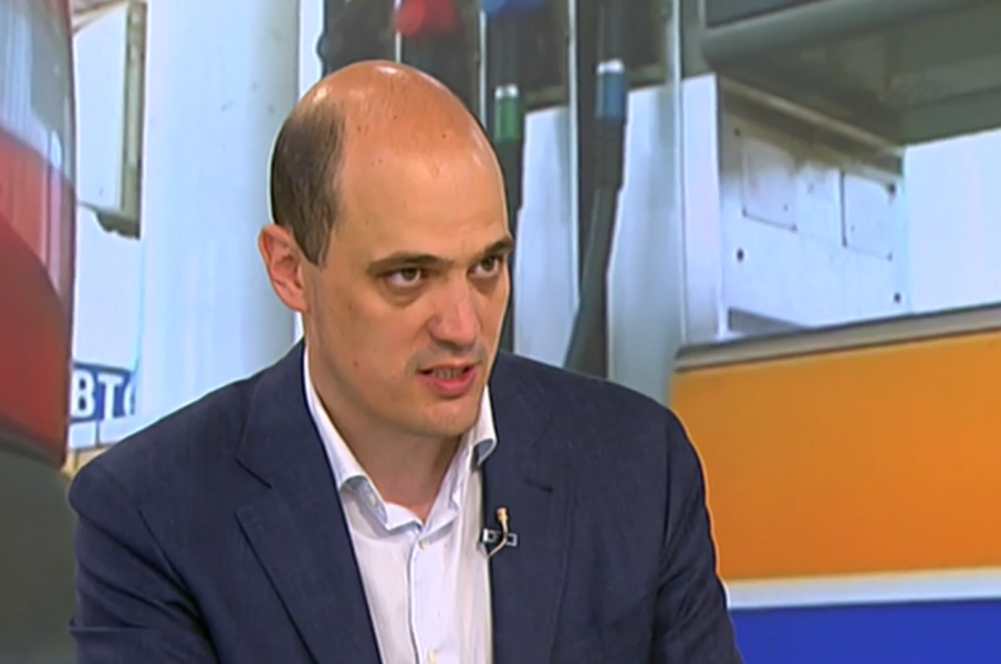 Зам.-министърът на енергетиката разясни как ще ползваме отстъпка при зареждане на гориво