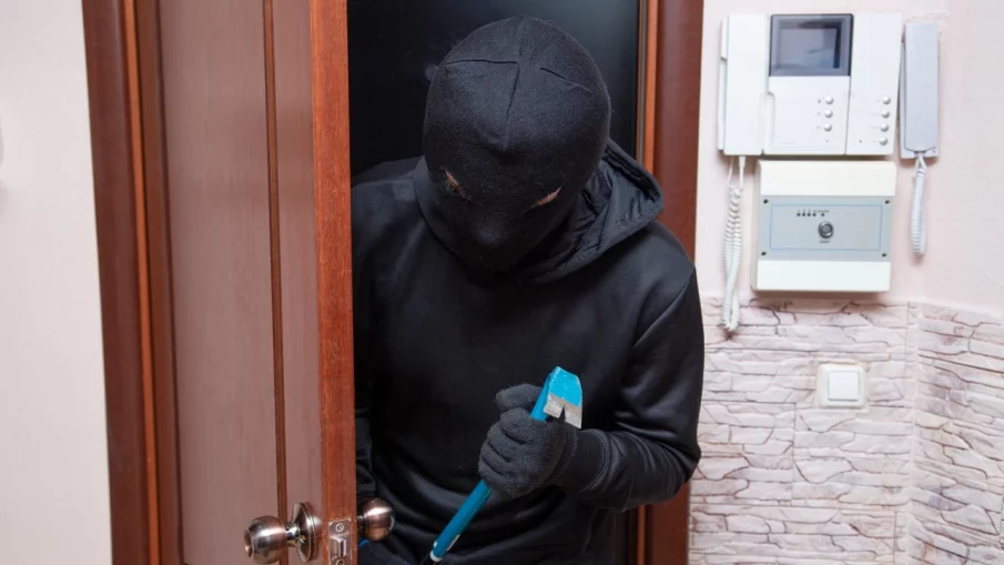 Четирима са обвинени за крупния обир в Банско