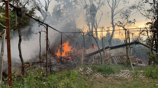 Мълния изпепели до основи вила край Куклен