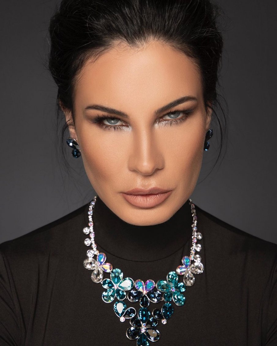 Цеци Красимирова отвори магазин за храни от канабис (СНИМКА)