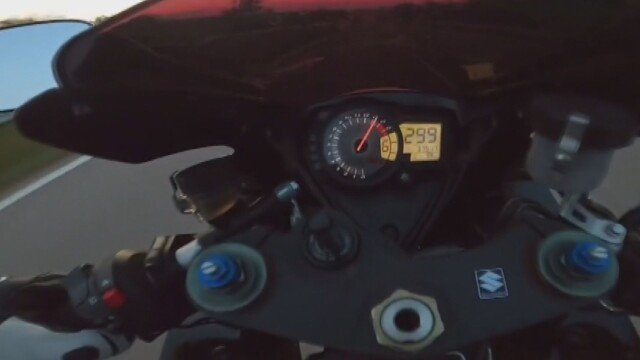 СЕЛСКА ГЪЗАРИЯ: Моторист летя с 300 км/ч по пътя Хасково - Димитровград