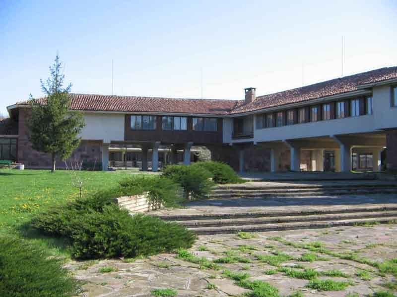 Настаниха украински бежанци в бившия пионерски лагер в Ястребино