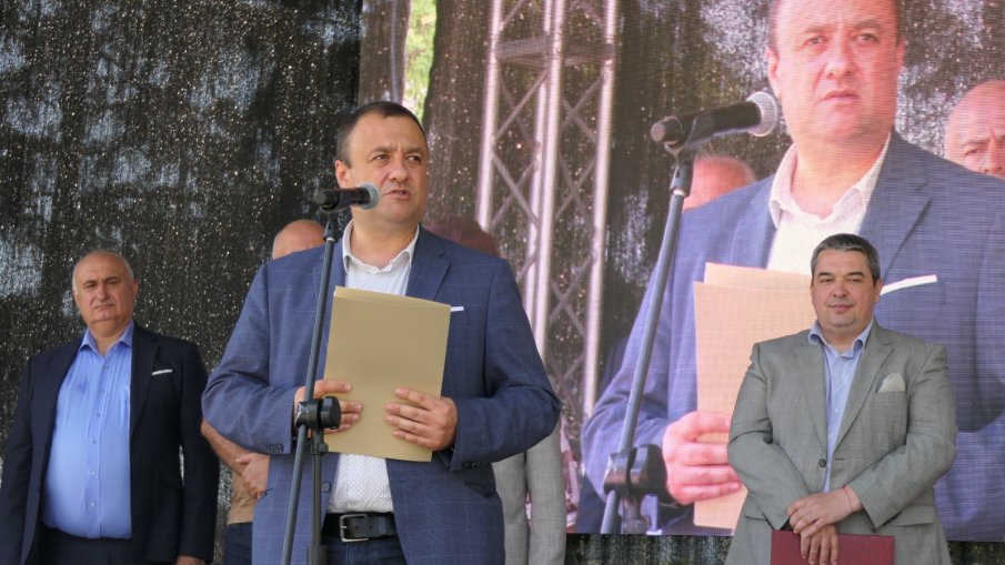 Министър Иван Иванов отиде на празника на горнооряховския суджук