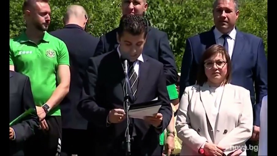 Румен Петков: Всяка поява на премиера на живо предизвиква освирквания и ругатни