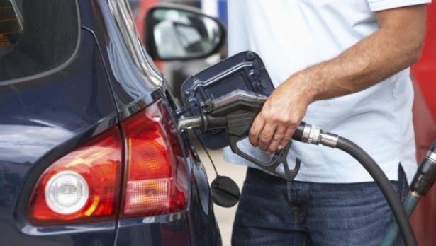 Експерт: Не се очертава криза с горивата, но ще прехвърлят 3 лв. за литър