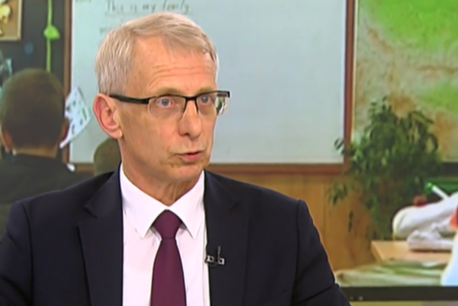 Министър Денков: Все още няма консенсус по отношение на удължаването на учебната година
