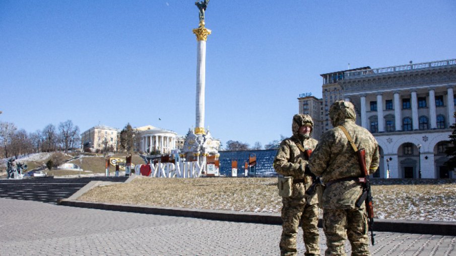 ЛИЦЕТО НА ВОЙНАТА! Мощни експлозии разтърсиха тази сутрин Киев