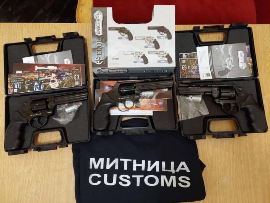 Спипаха сърбин с контрабандни револвери на „Връшка чука“ (СНИМКА)