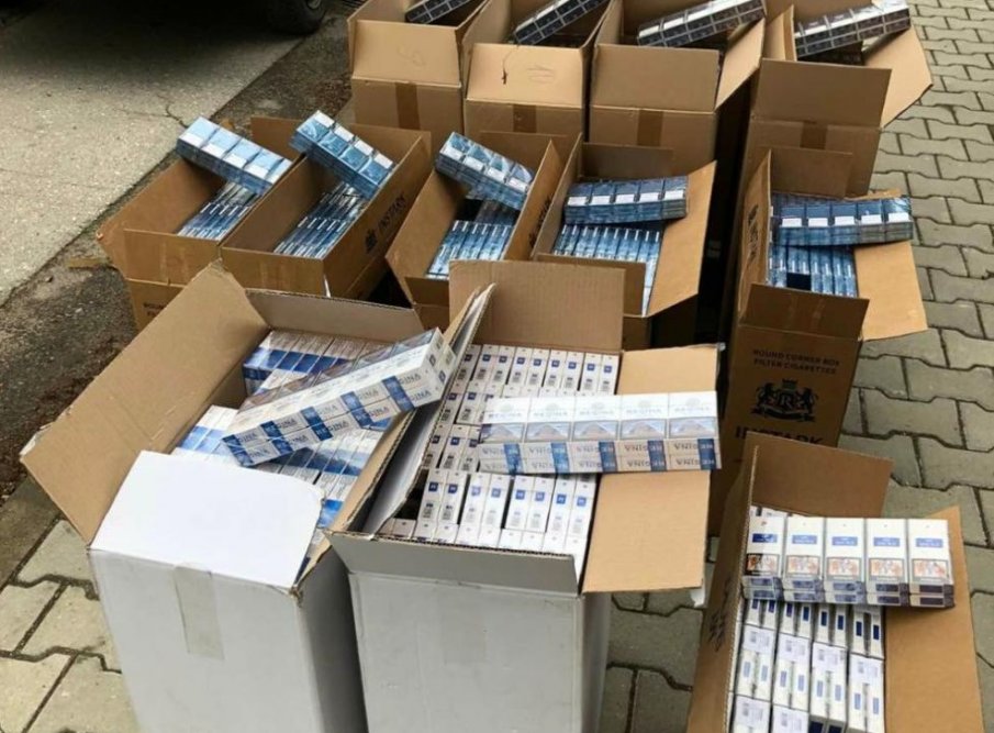 Иззеха контрабандни цигари за близо 17 500 лв. край Провадия (СНИМКИ)