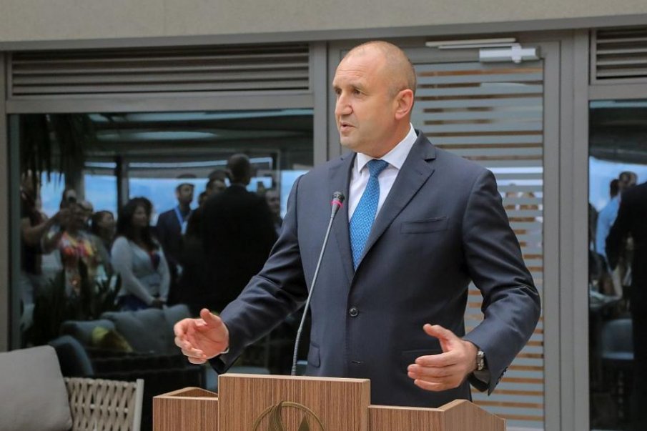 Румен Радев посече отрочетата си: Българският парламент не е тържище - едните пазаруват депутати, другите се договарят! Петков да не хитрува за Северна Македония