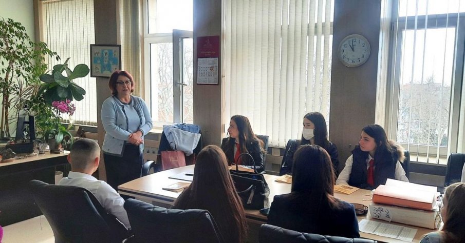 Гимназисти стажуваха в три варненски съдилища