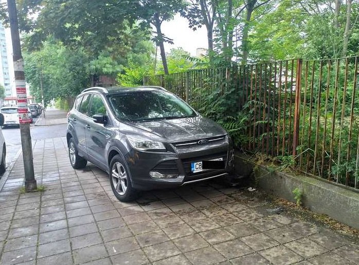 ОТ ПОСЛЕДНИТЕ МИНУТИ: Лекар връхлетя с колата си върху ученици на тротоара до УМБАЛ-Бургас, има ранено дете (СНИМКА)