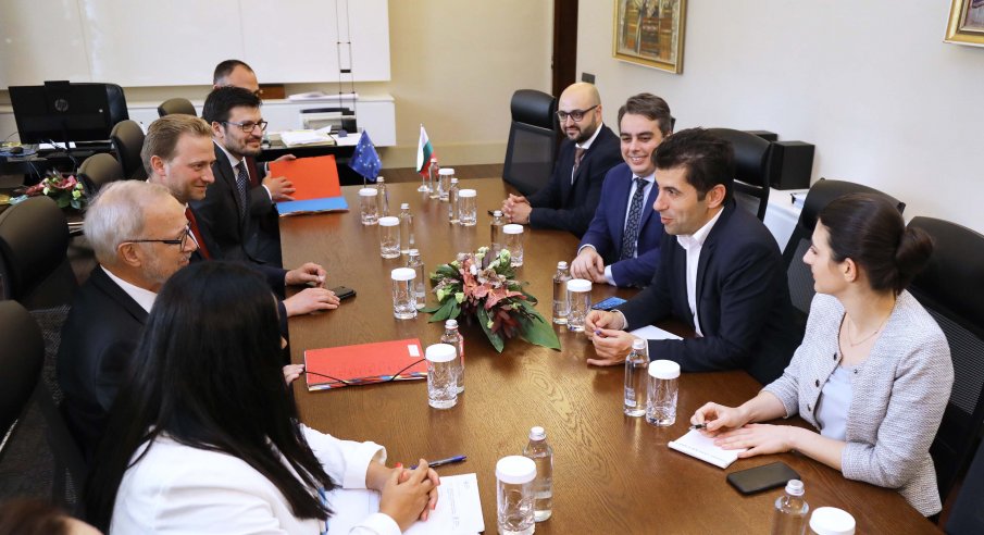 Кирил Петков проведе среща с президента на Европейската инвестиционна банка Вернер Хойер