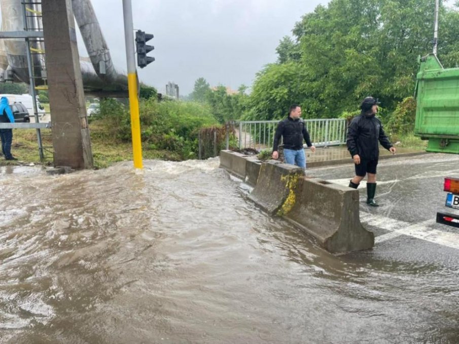 Обявиха частично бедствено положение във Враца заради поройните дъждове (СНИМКИ)