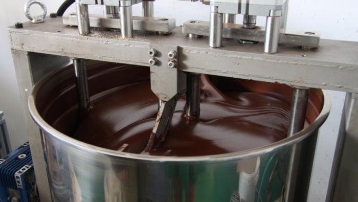 КОШМАР: Двама души паднаха в казан с разтопен шоколад във фабрика на Mars