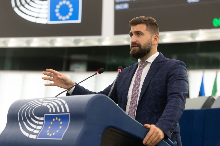 Евродепутатът Андрей Новаков с тревожна прогноза: България губи над 3 милиарда евро от Брюксел