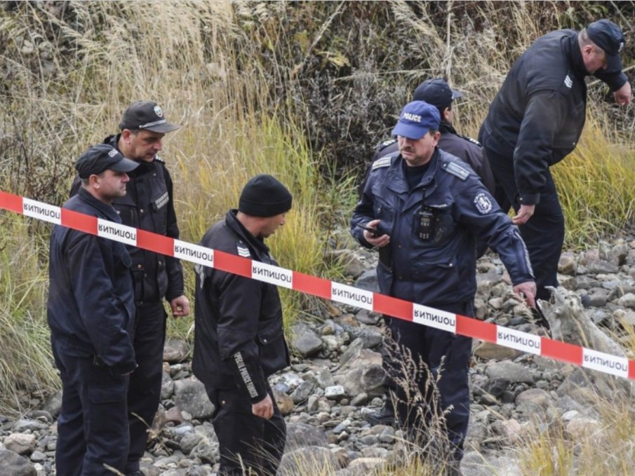 ЗЛОВЕЩА НАХОДКА: Случайно откриха труп на пътя Русе - Велико Търново