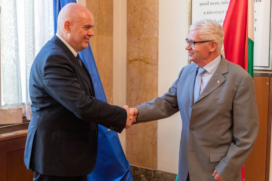 Иван Гешев обсъди с унгарския си колега Петер Полт сътрудничеството между прокуратурите на двете държави