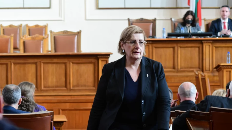 Заявлението на Елена Гунчева от Възраждане за напускане на парламента вече е в деловодството