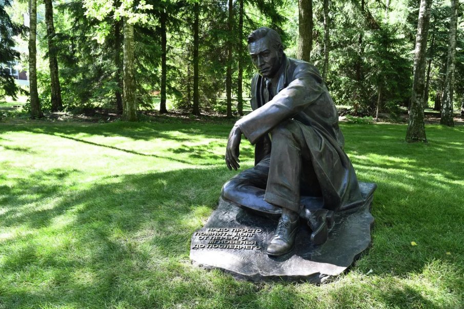 Откриха паметник на Щирлиц в Службата за външно разузнаване на Русия