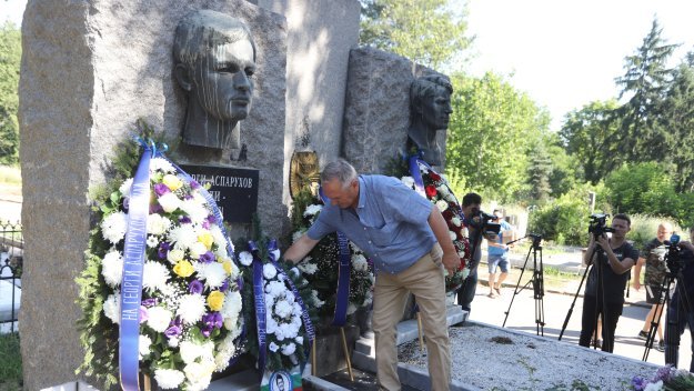 Ръководство, фенове и ветерани на Левски почетоха паметта на Гунди и Котков