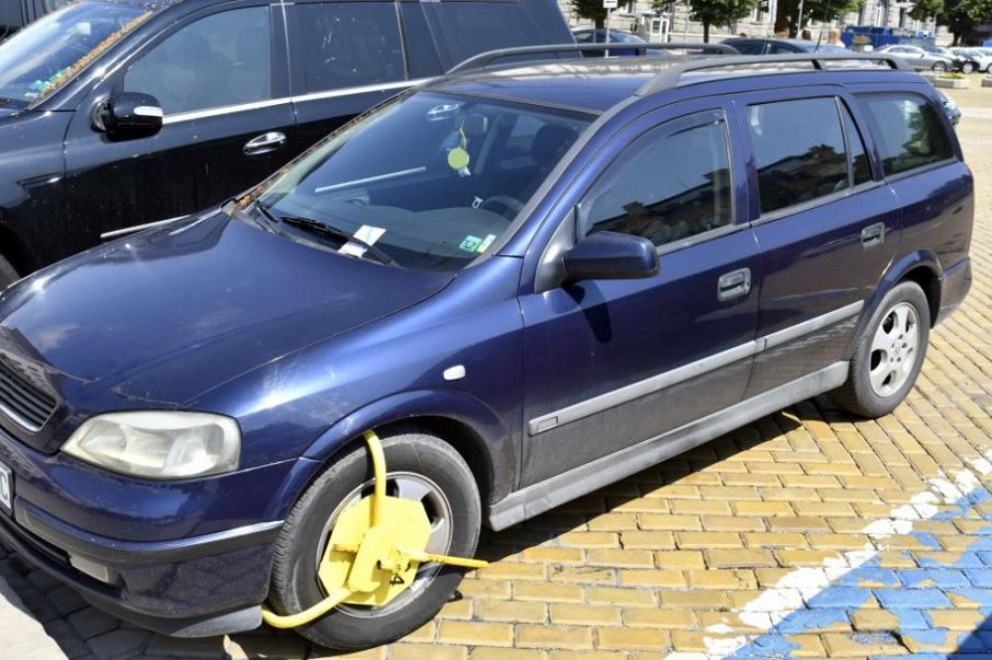 Затягат контрола за неправилно паркиране в София