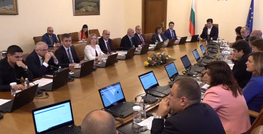 Кабинетът в оставка заседава по 17 теми