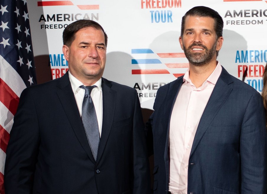 Двама българи до Доналд Тръмп преди победния поход на републиканците в САЩ