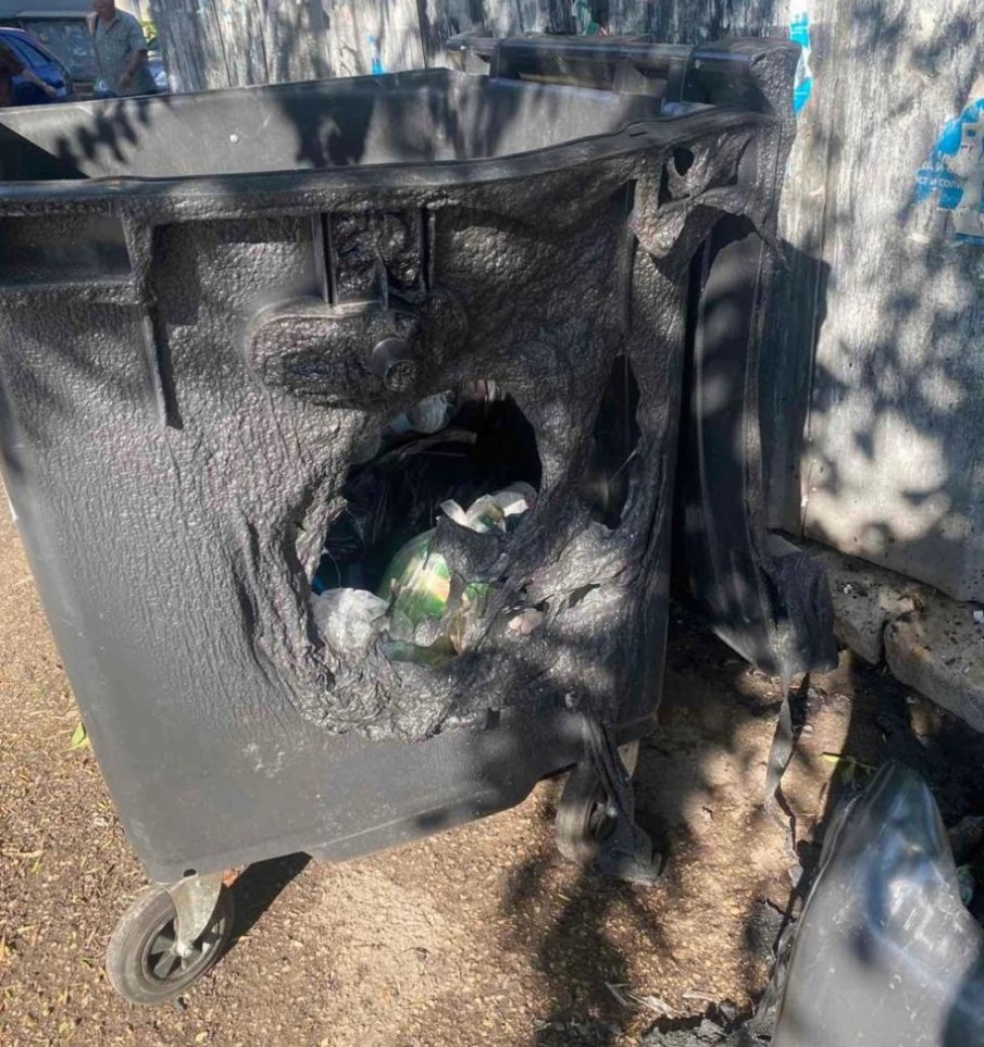 Вандали подпалиха контейнери за смет в центъра на Видин