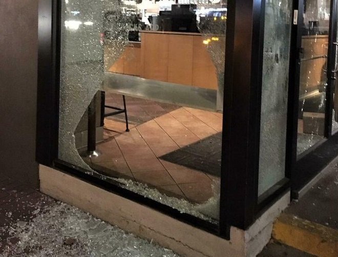 Хванаха рецидивист, потрошил стъклата на магазини в Пловдив