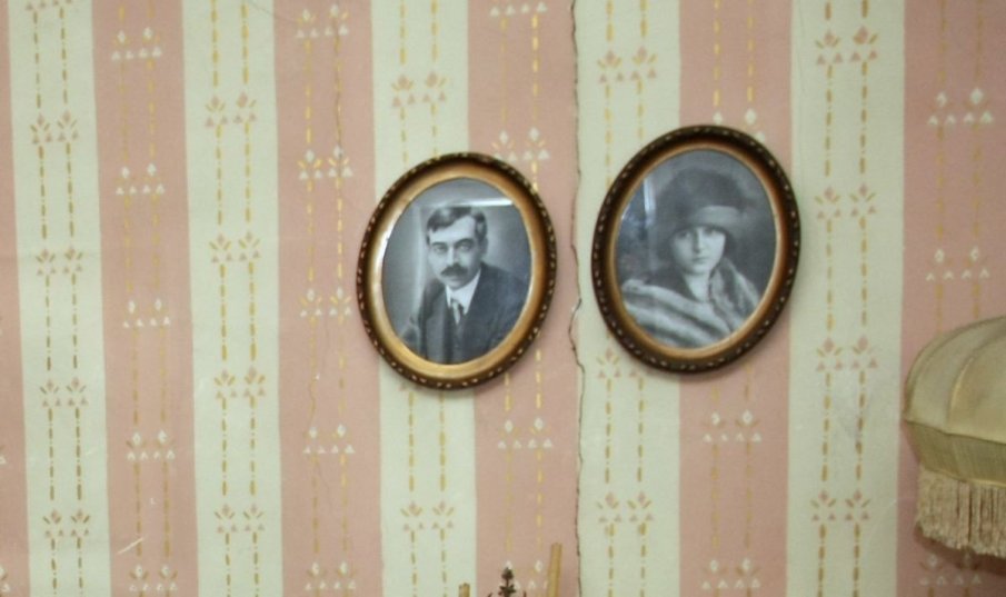 Мъж откри снимка на Яворов и Лора с послание в стара книга