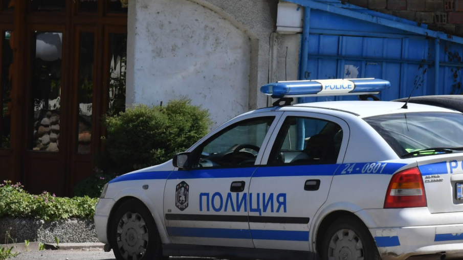 ТРАГЕДИЯ: 19-годишно момче е открито мъртво в двора на училището в село Скутаре