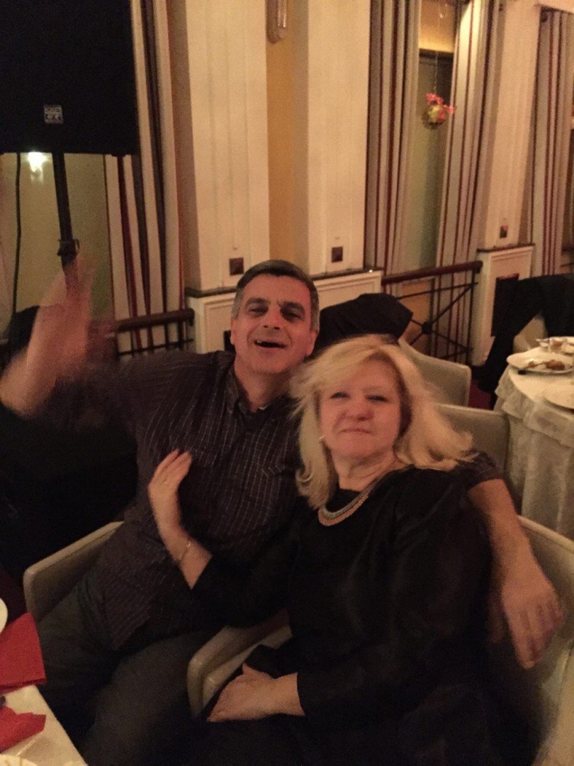 САМО В ПИК И РЕТРО: Жената на Стефан Янев се моли на Божи гроб 