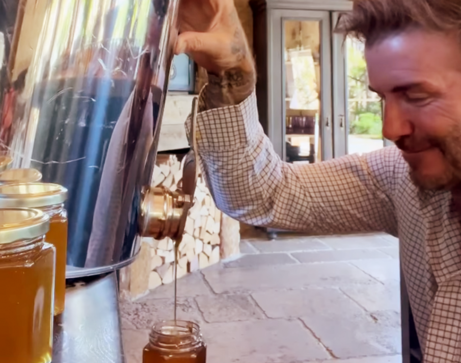 Дейвид Бекъм с първа реколта собствен мед (ВИДЕО)