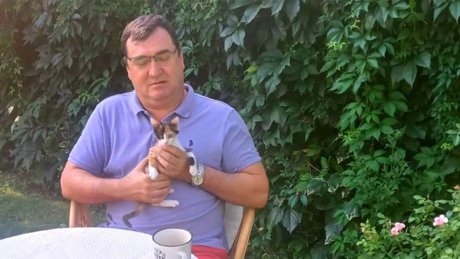 Славчо Атанасов приюти котето Миши