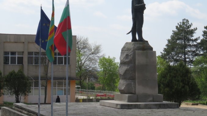 Ремонтират училището в село Стефан Караджово