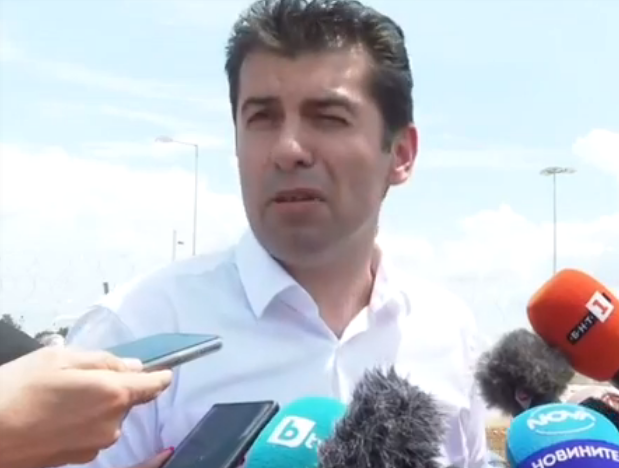 „Продължаваме Промяната” внесоха документи за регистрация на партия