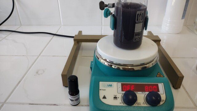 Учени от Бургас създадоха течен термометър