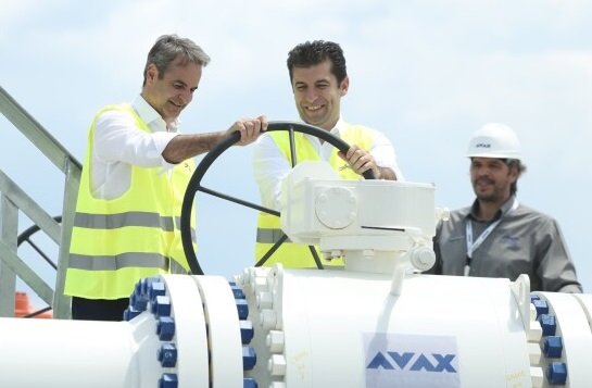 Петков реагира с пост и колаж за Турски поток след изказването на Борисов